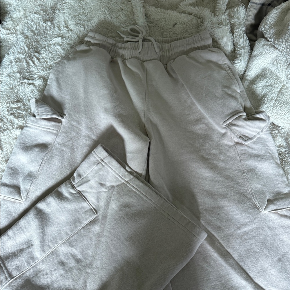 Zara Cream Cargo sweats